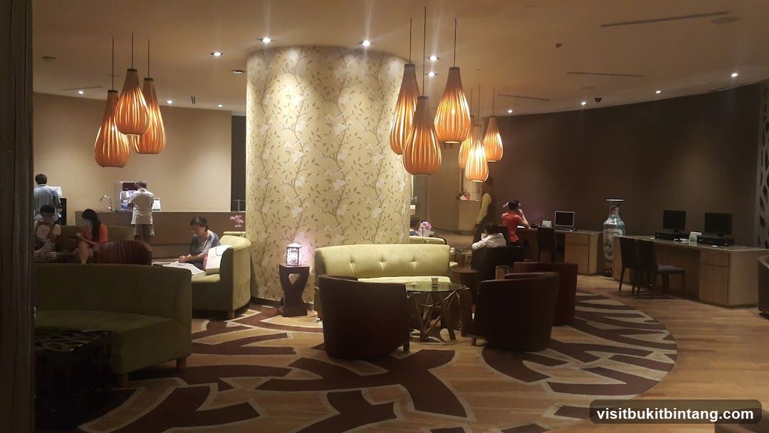 Lounge Area with Seating and Computers
