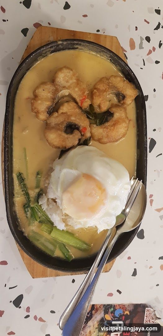 Fried Shrimp Curry Rice with Fried Egg