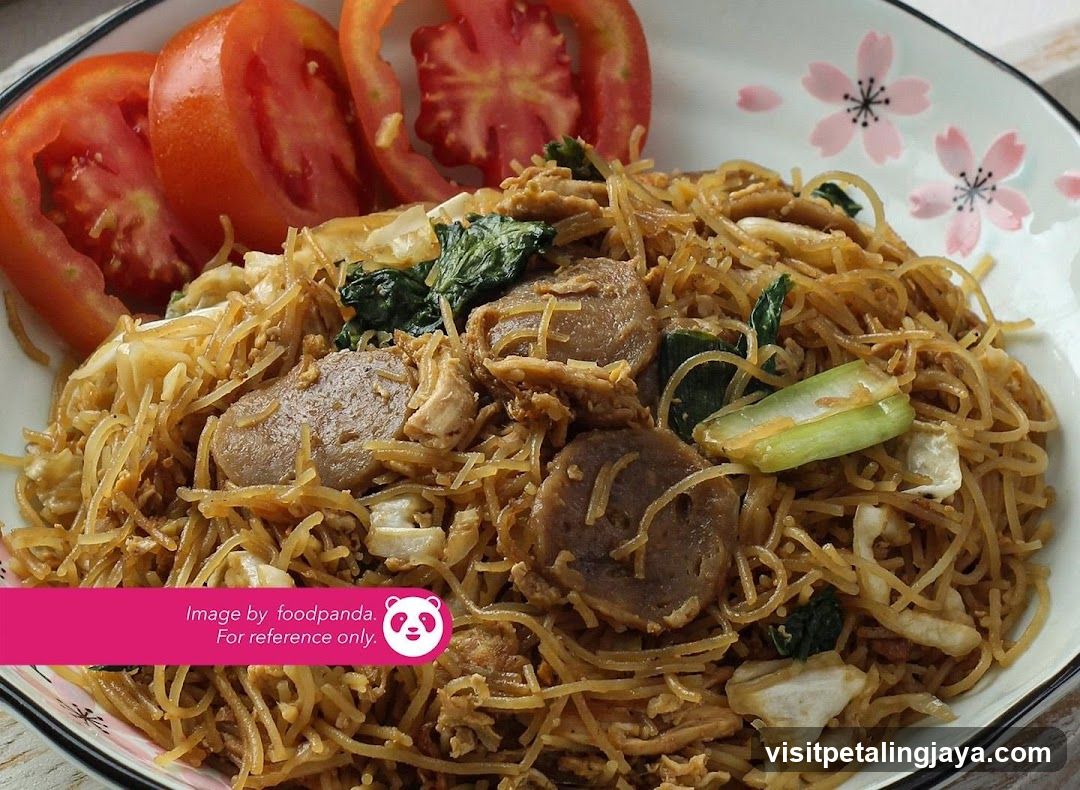 Fried Noodles with Sausage and Tomatoes
