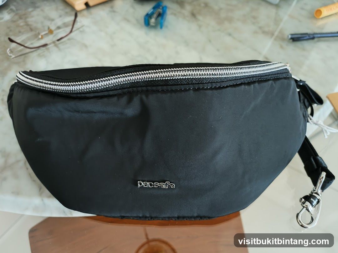 Black fanny pack