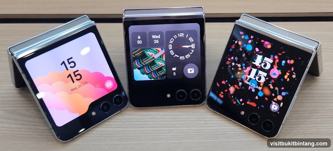 Three Samsung Flip Phones