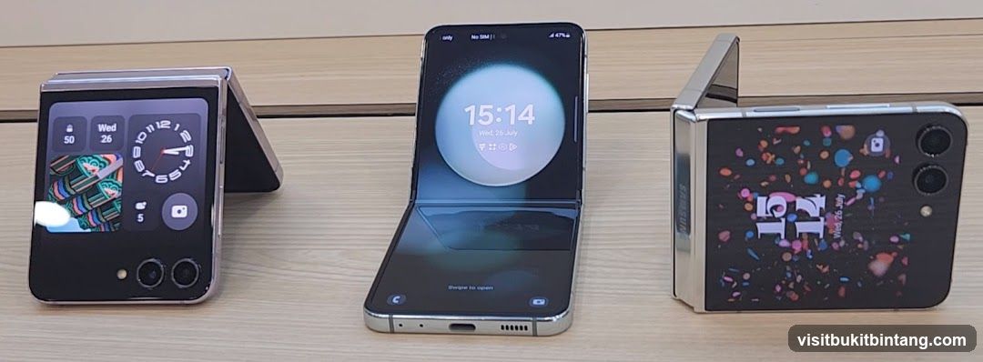 Three Samsung Flip Phones