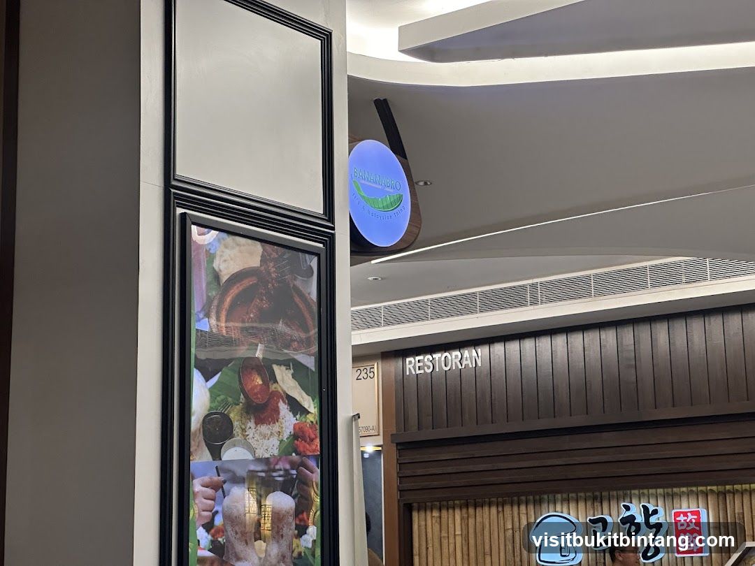 Restaurant Signage and Food Display