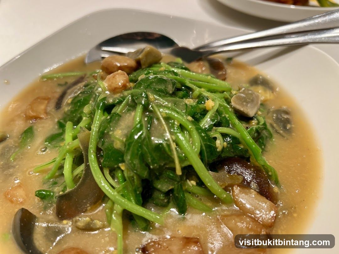 Stir-fried Greens with Mushrooms and Eggs