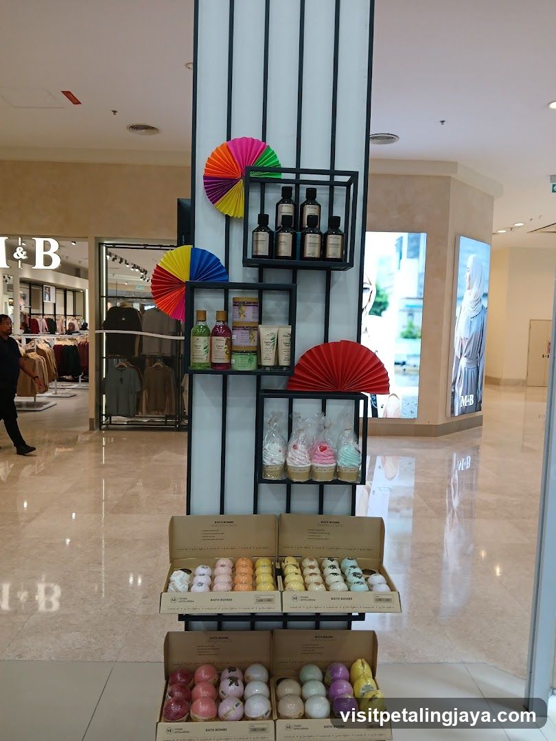 Bath Bomb Display in Mall