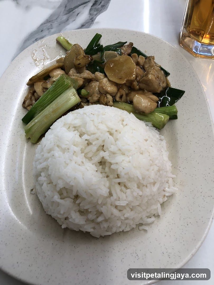 Stir-fried Chicken with Mushrooms and Green Onions