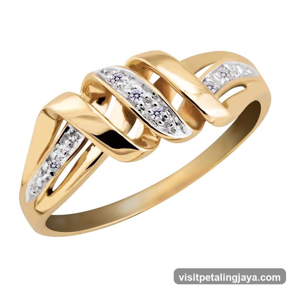 Gold Ring with Diamonds