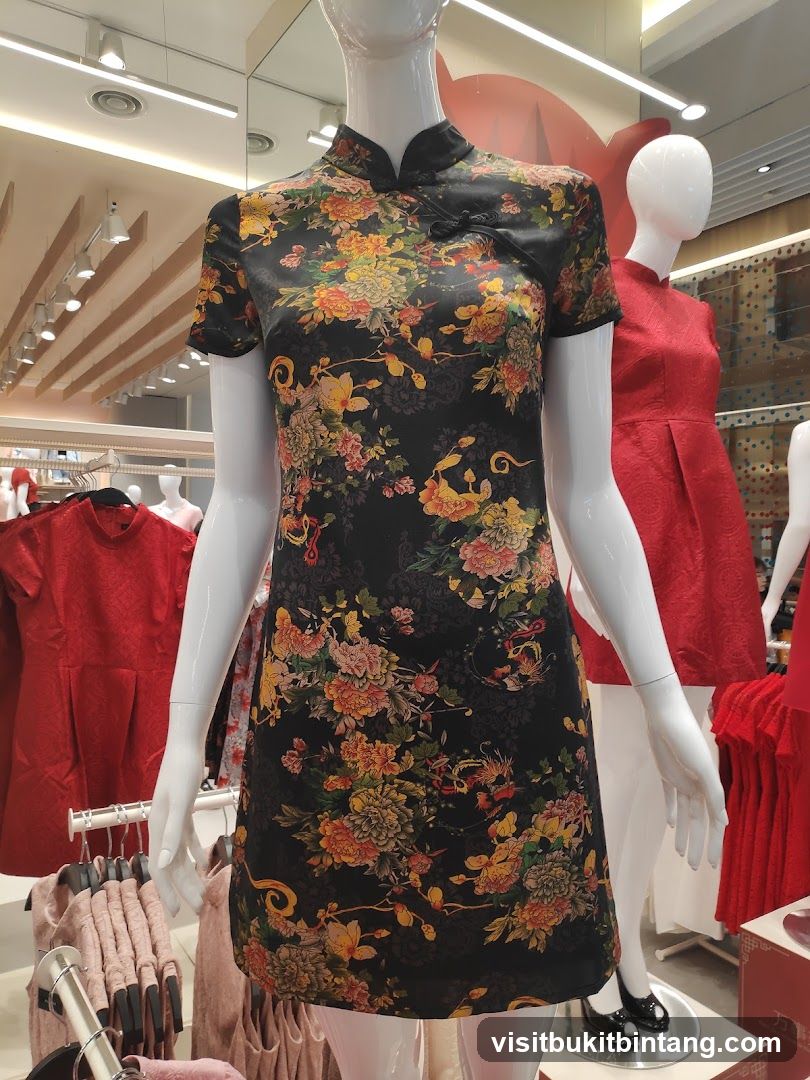 Mannequins in a store wearing traditional Chinese dresses