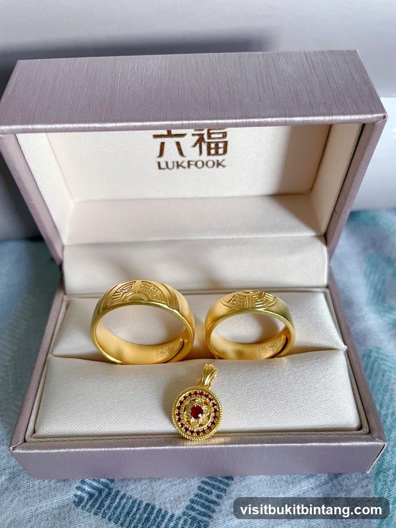 Lukfook Jewelry Box with Rings and Pendant