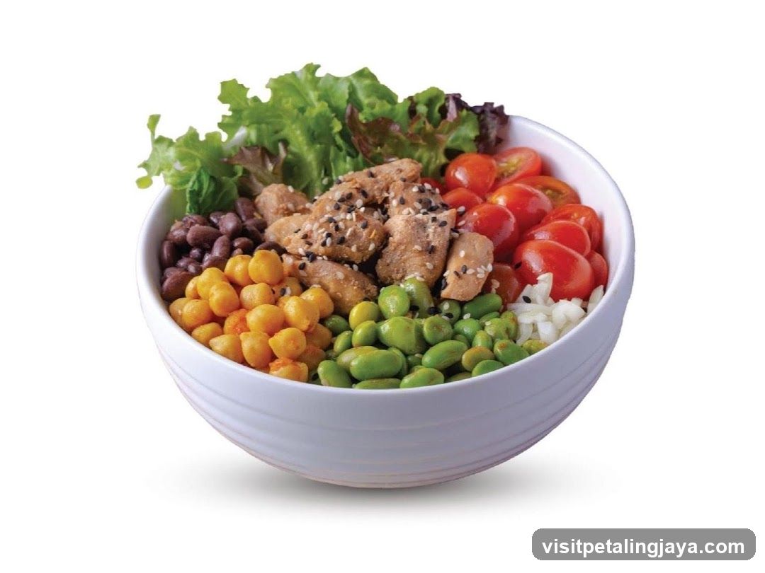 Salad Bowl with Chicken and Vegetables