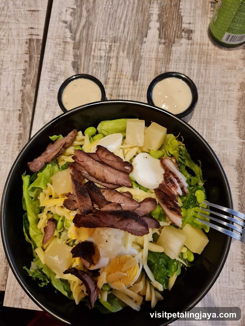 Salad Bowl with Dressing