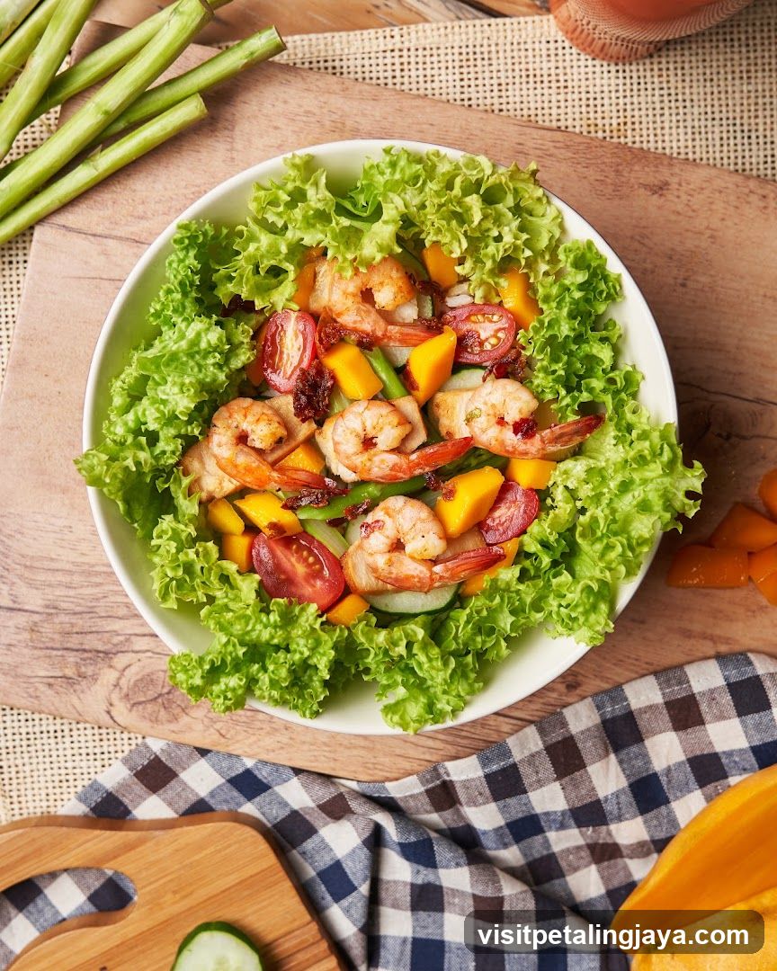 Fresh Shrimp Salad with Mango and Lettuce