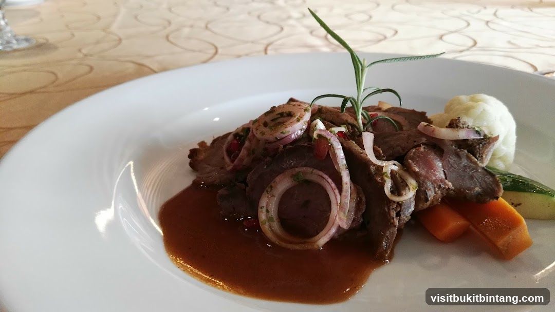 Sliced Meat with Vegetables
