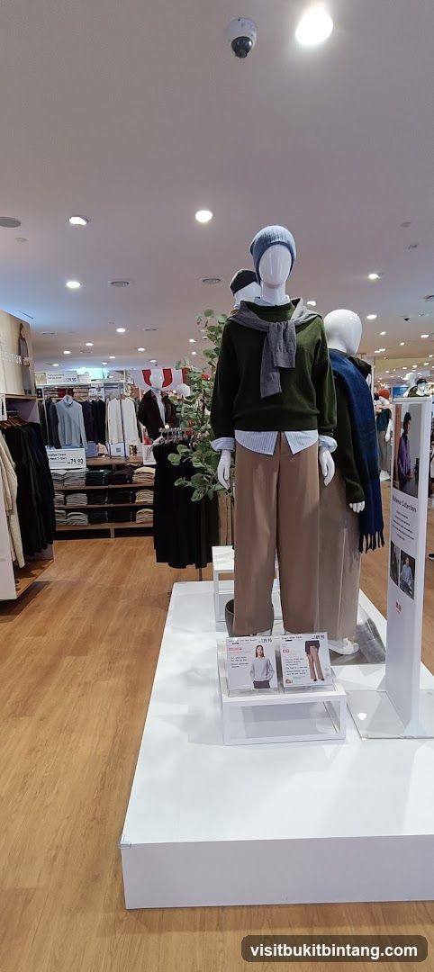 UNIQLO Mid Valley Megamall