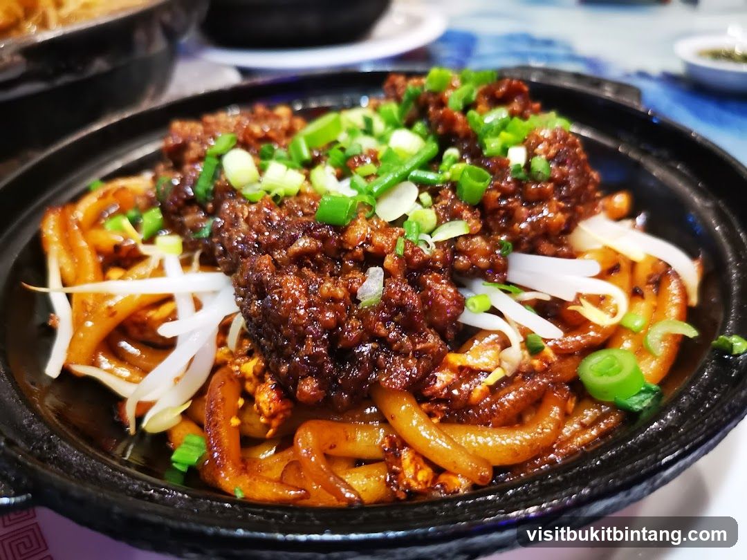 Noodles with Minced Meat and Scallions