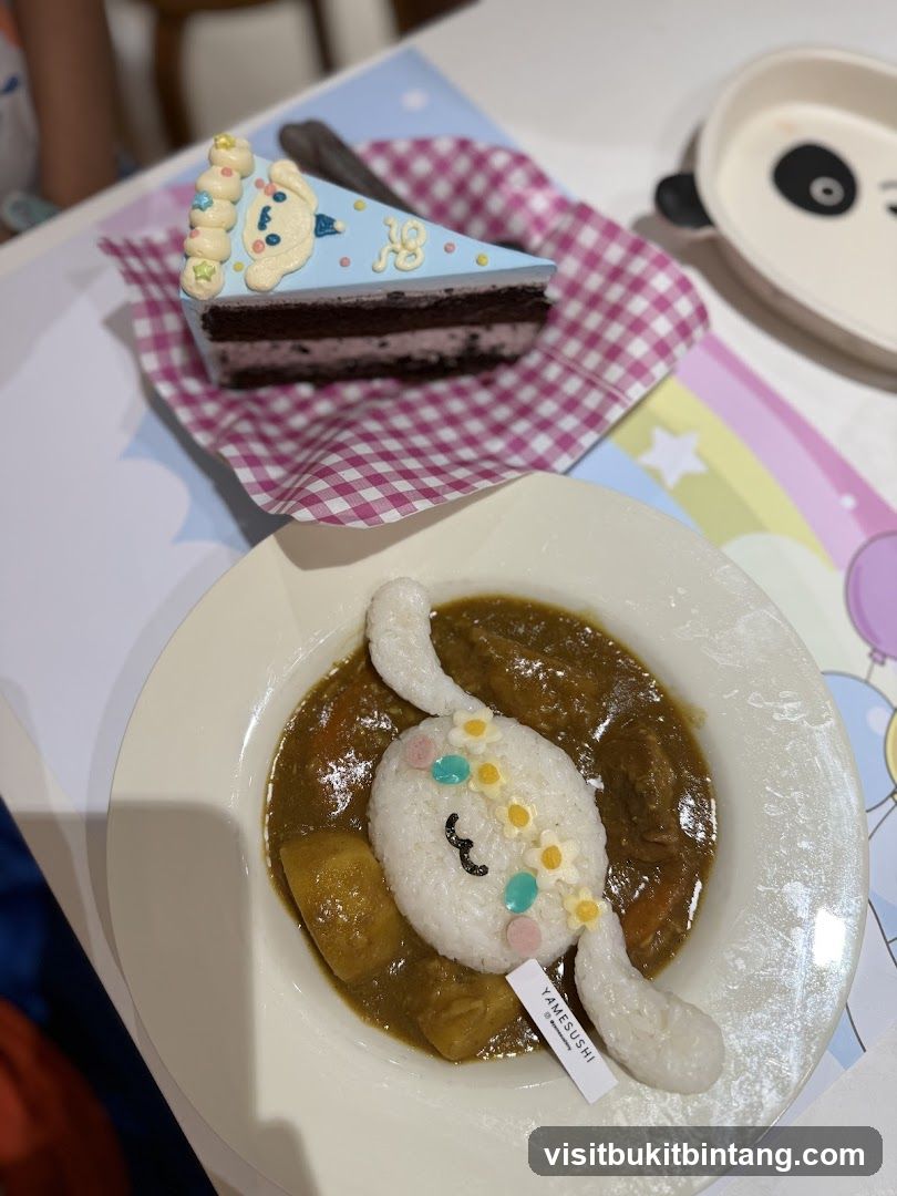 Cute character-shaped curry and cake