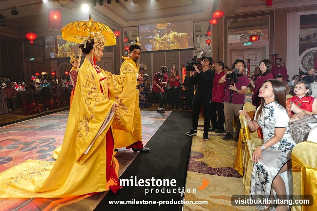 Traditional Chinese Attire Fashion Show