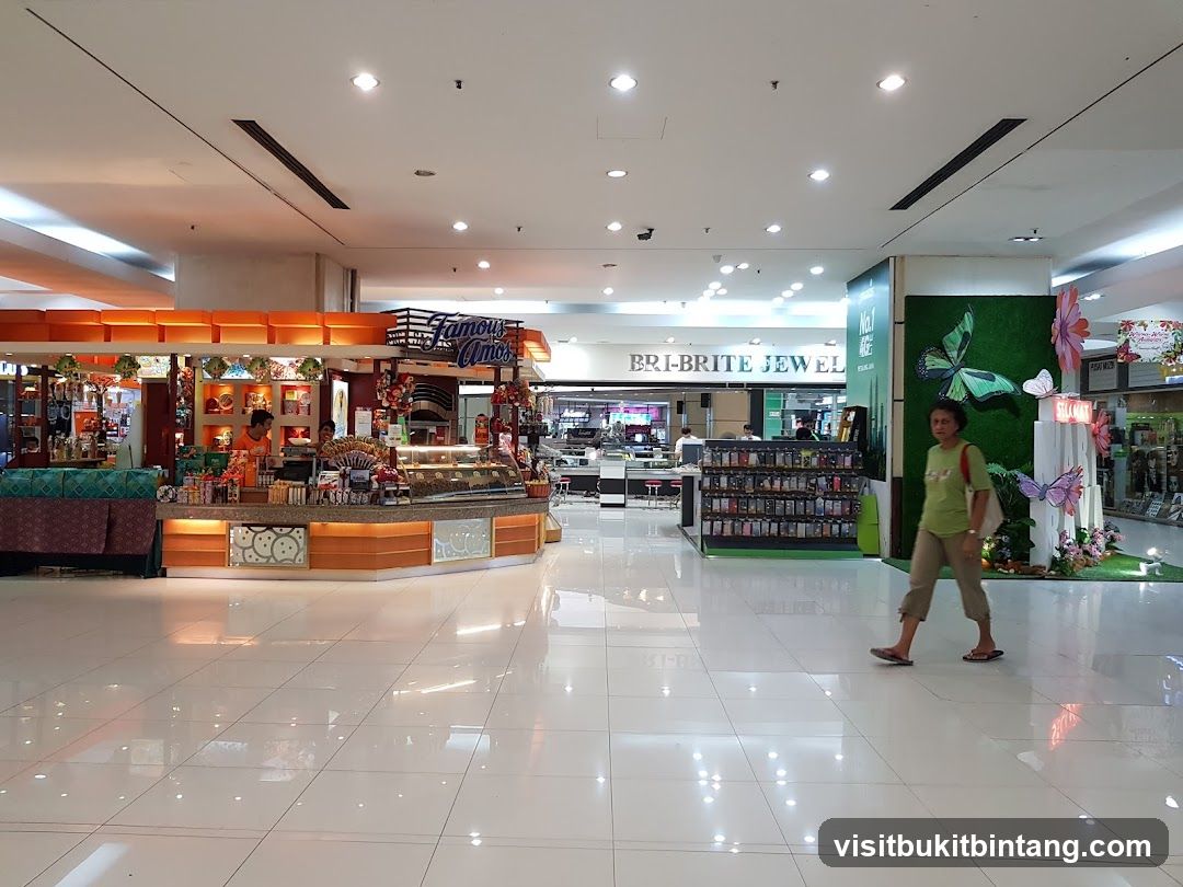 Mall interior with food kiosk and jewelry store
