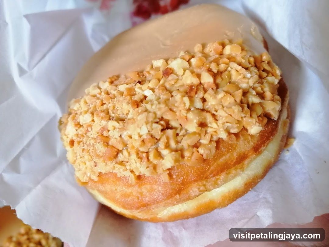 Nut-topped Pastry