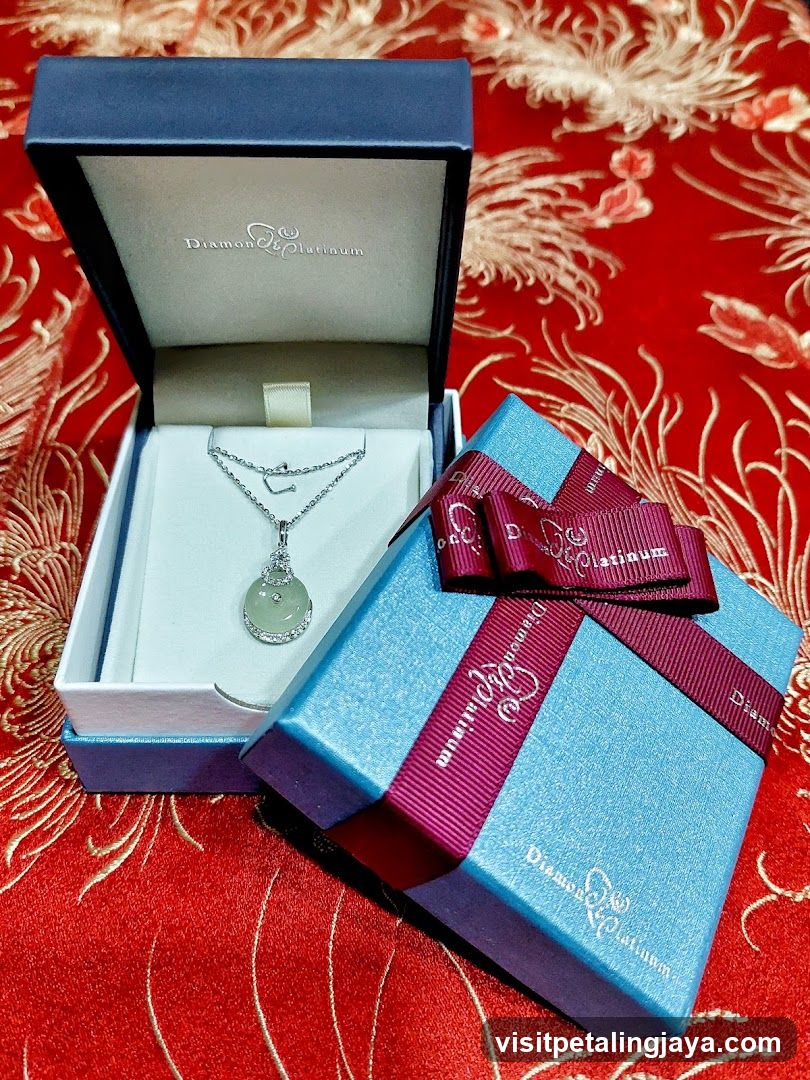 Jewelry Gift Set Display