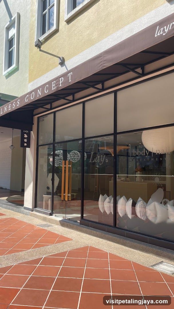 Lay. Retreat, The Curve