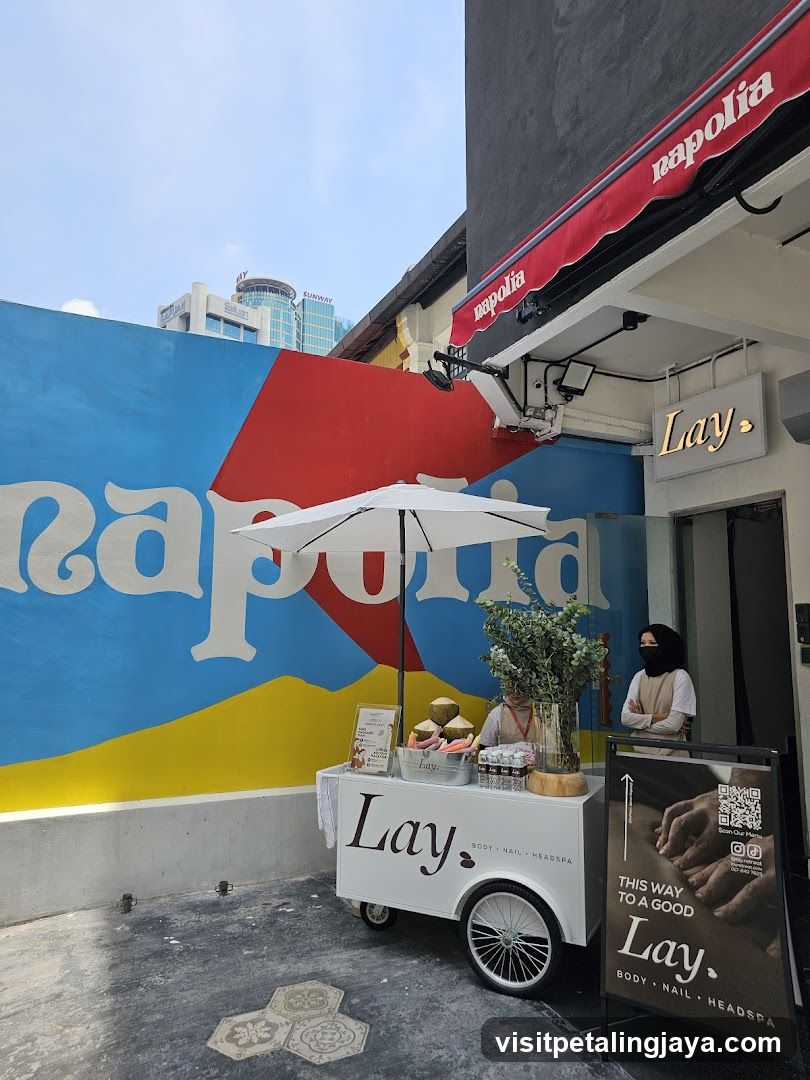 Lay Beauty Shop Exterior with Food Cart