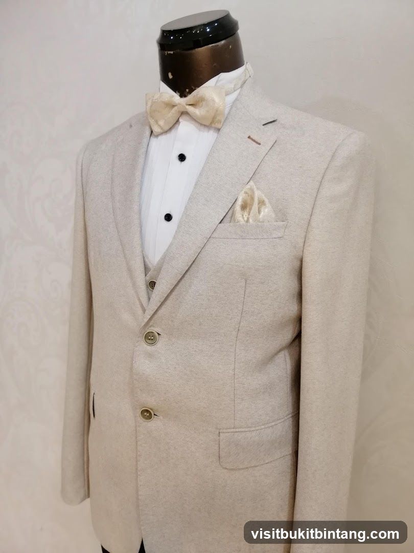 Mannequin in a light-colored suit