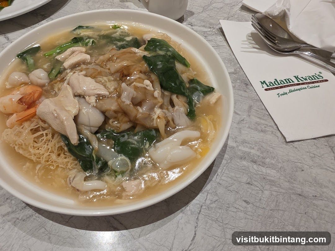 Malaysian Noodles with Seafood and Chicken