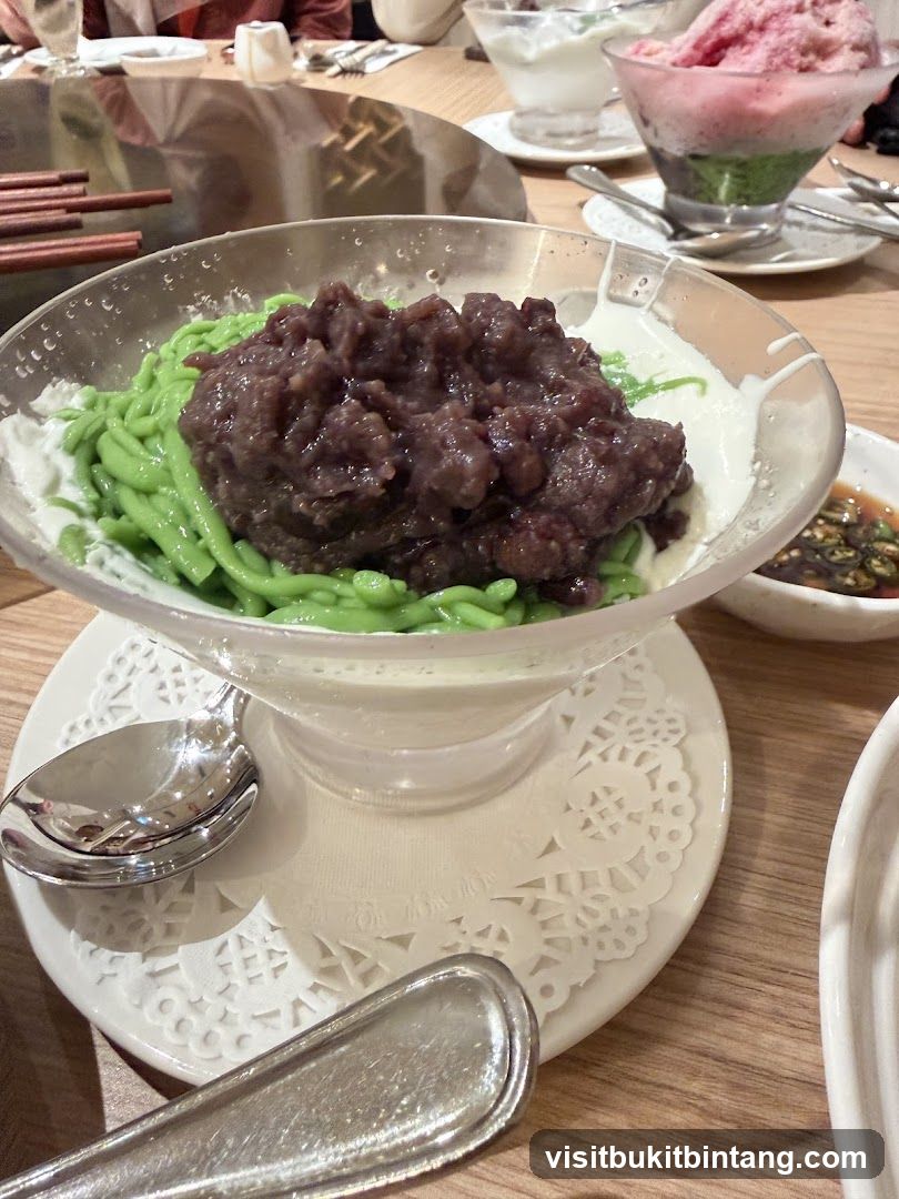 Dessert with Red Beans and Green Noodles