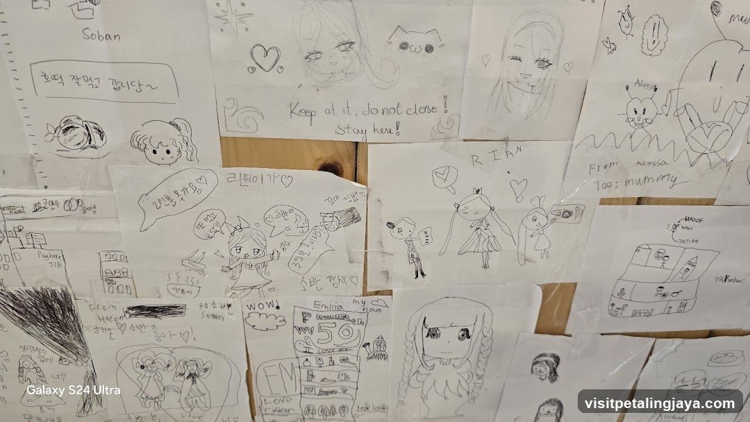 Fan Art Display