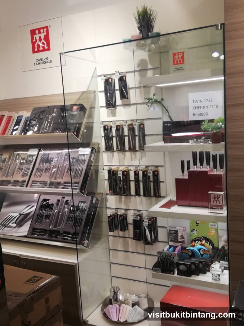 Zwilling J.A. Henckels Display