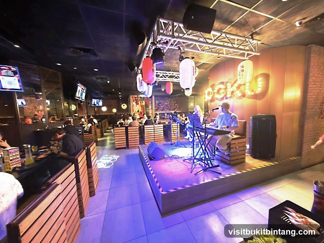 Restaurant with live music