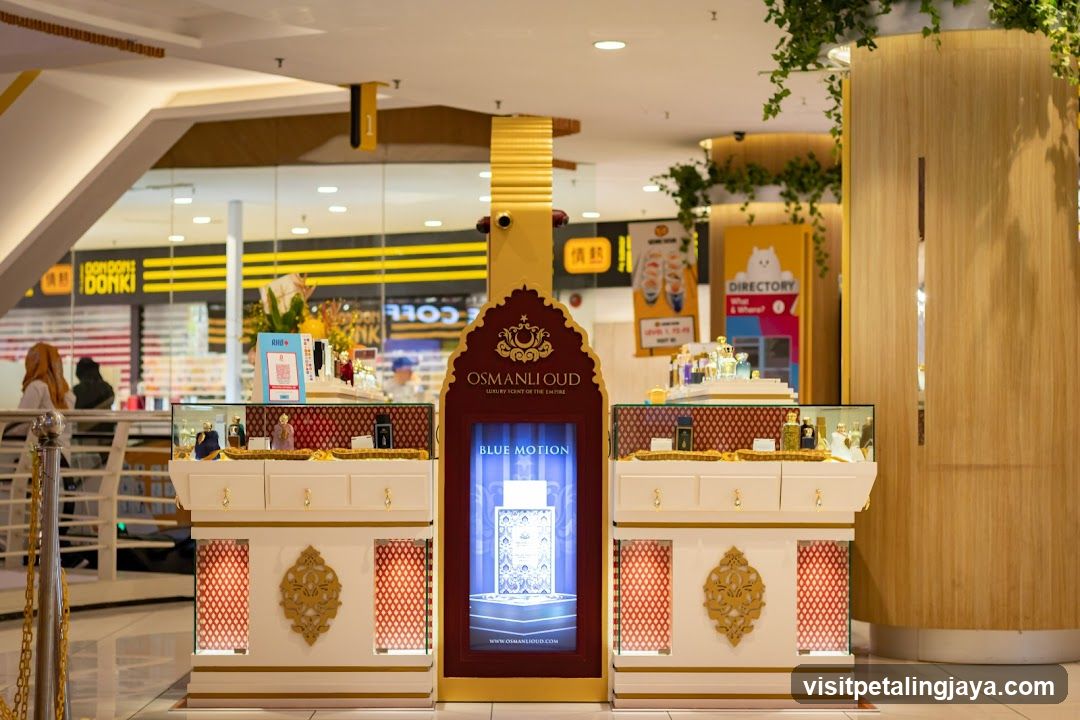 Osmaniqoud Perfume Display