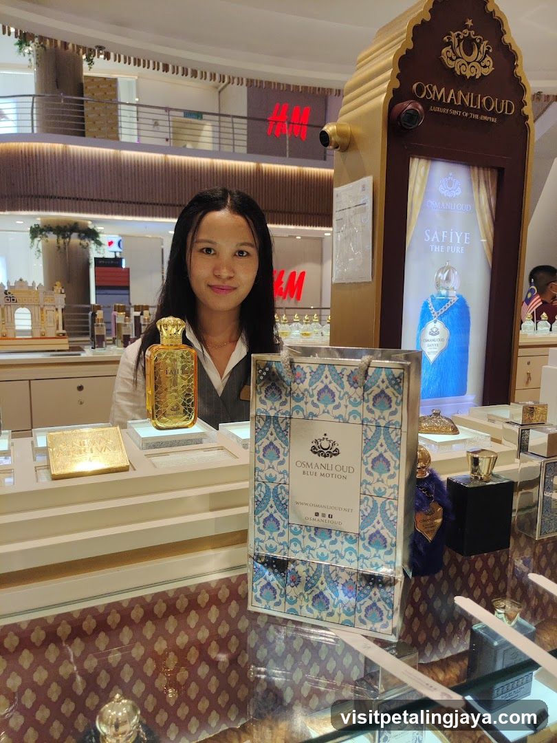 Perfume Shop Interior Display