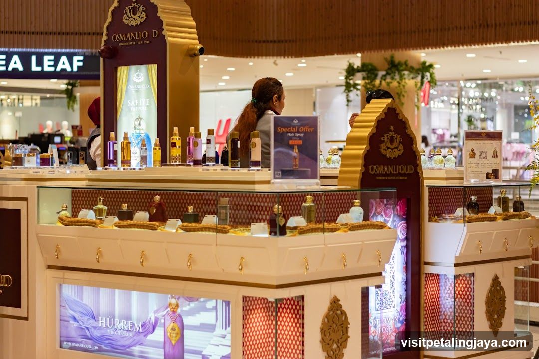 Osmannlio Perfume Display
