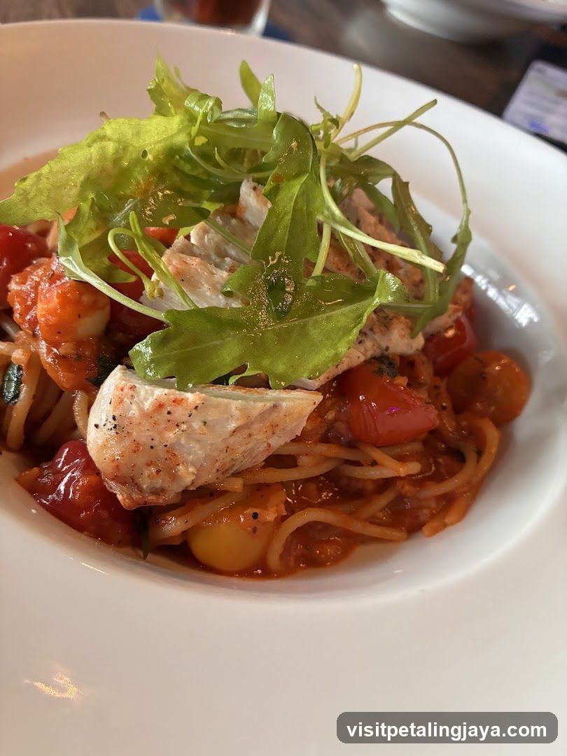 Pasta Dish with Arugula and Chicken