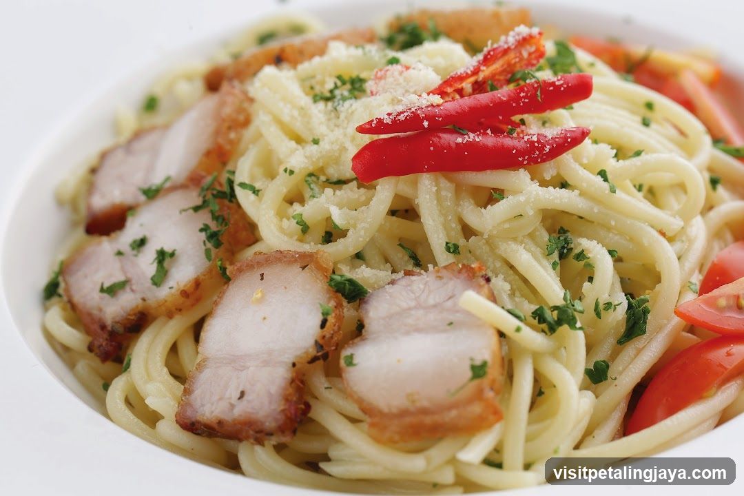 Pasta with Bacon and Tomatoes