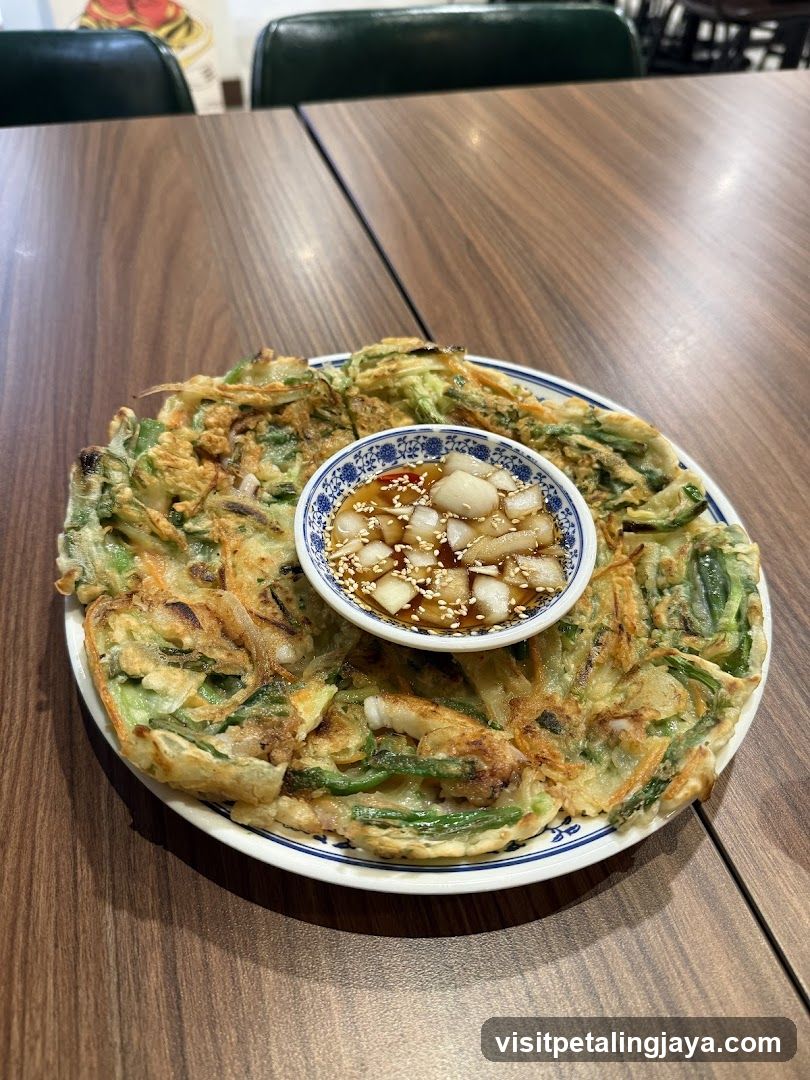 Fried Vegetable Pancake with Dipping Sauce