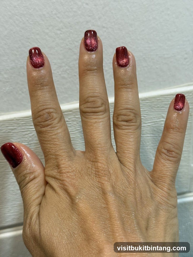Sparkling Red Nails
