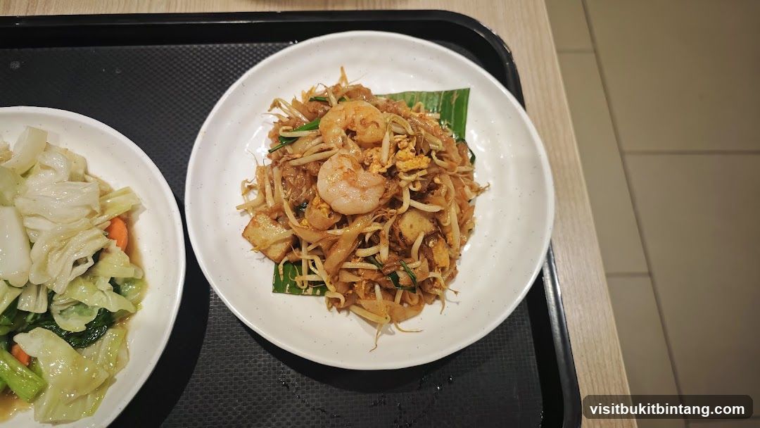 Stir-fried Noodles with Shrimp and Vegetables