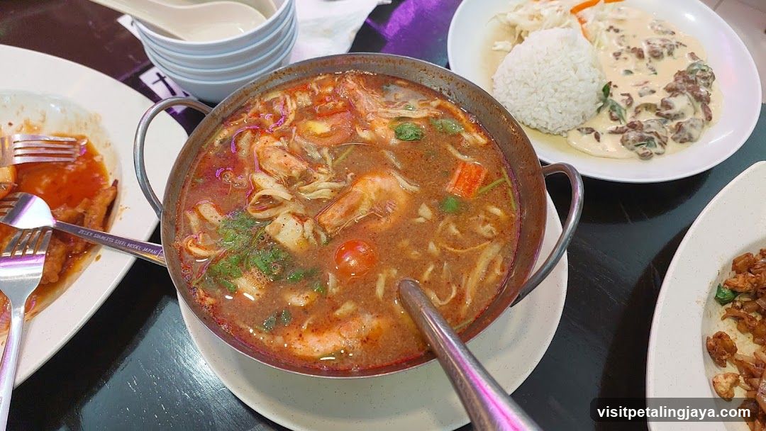 Rak Thai (Amcorp Mall)