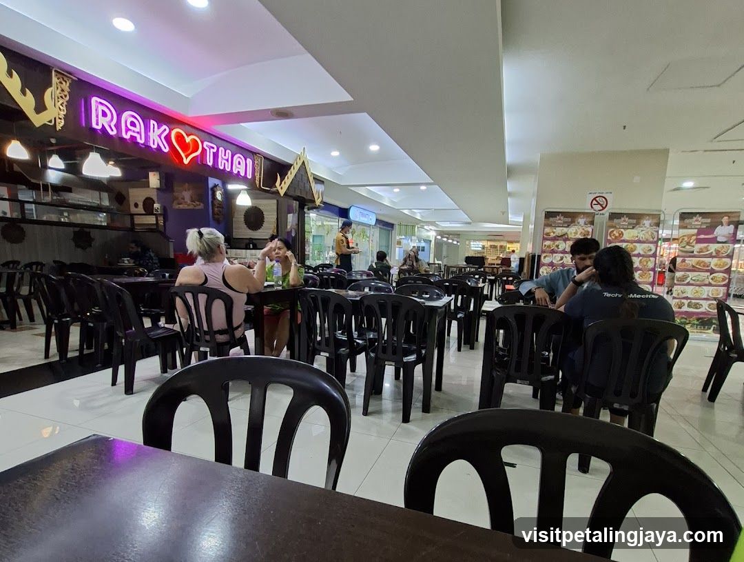 Rak Thai Restaurant Interior