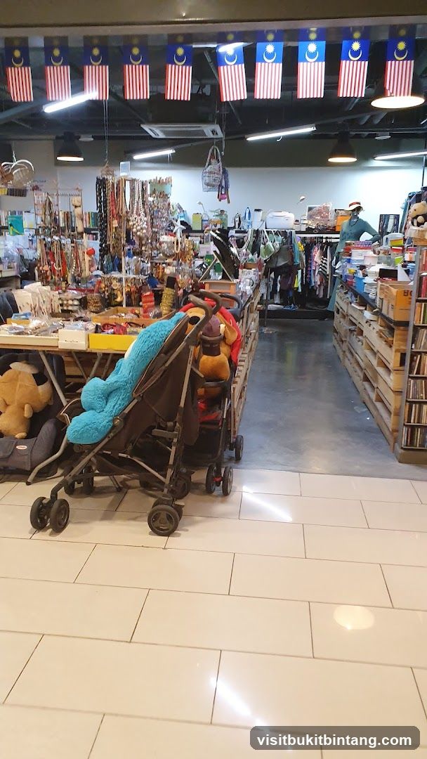Indoor market with Malaysian flags