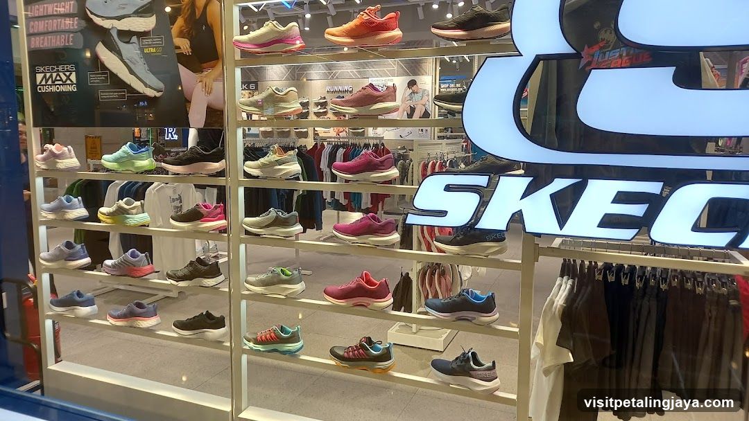 Skechers Storefront Display