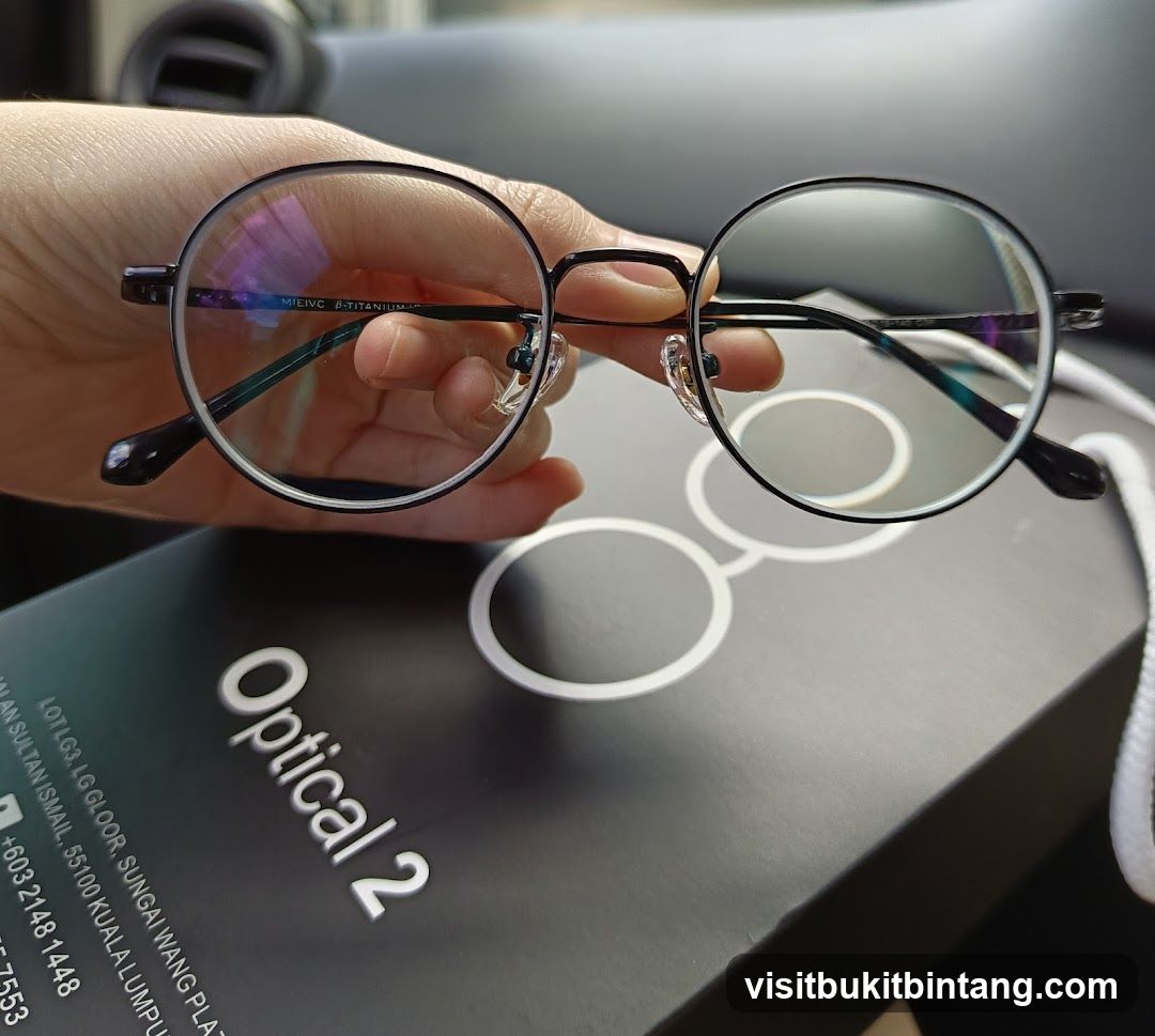 Eyeglasses and Packaging