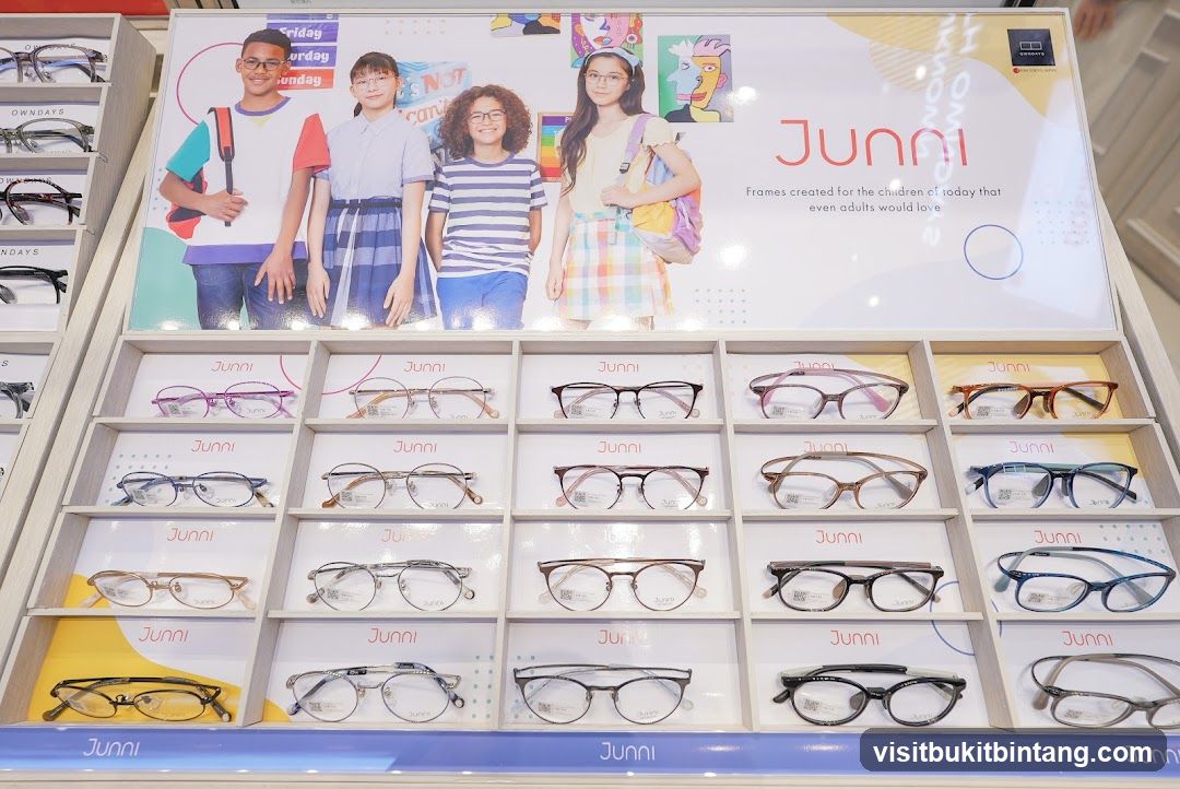 Eyeglasses Display