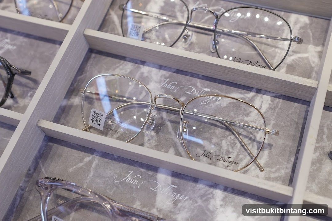 Eyeglasses Display