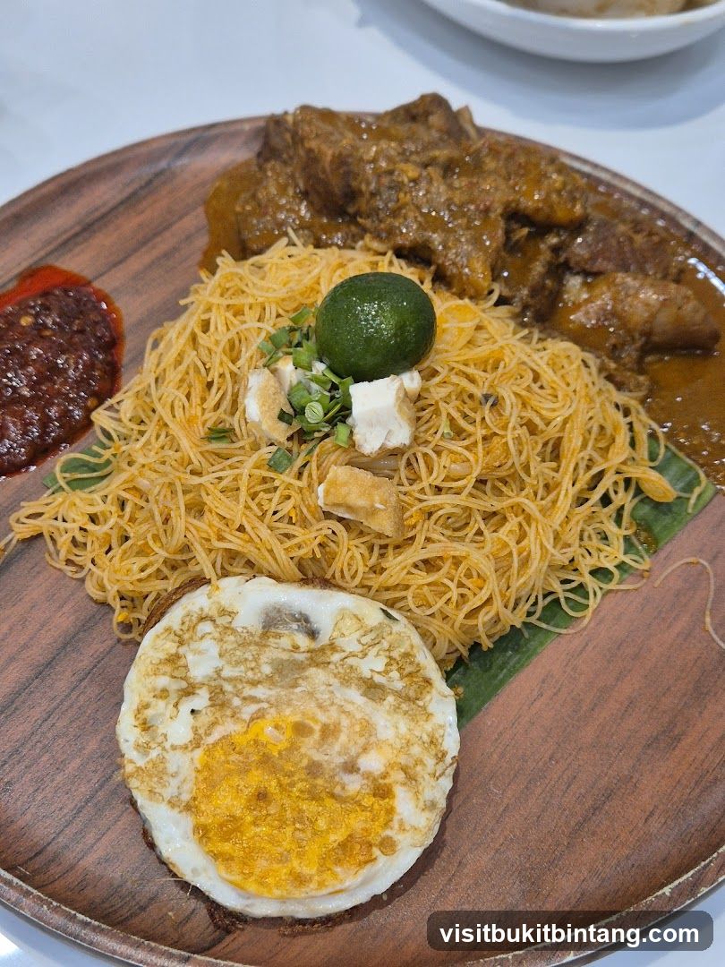 Noodles with Meat and Egg