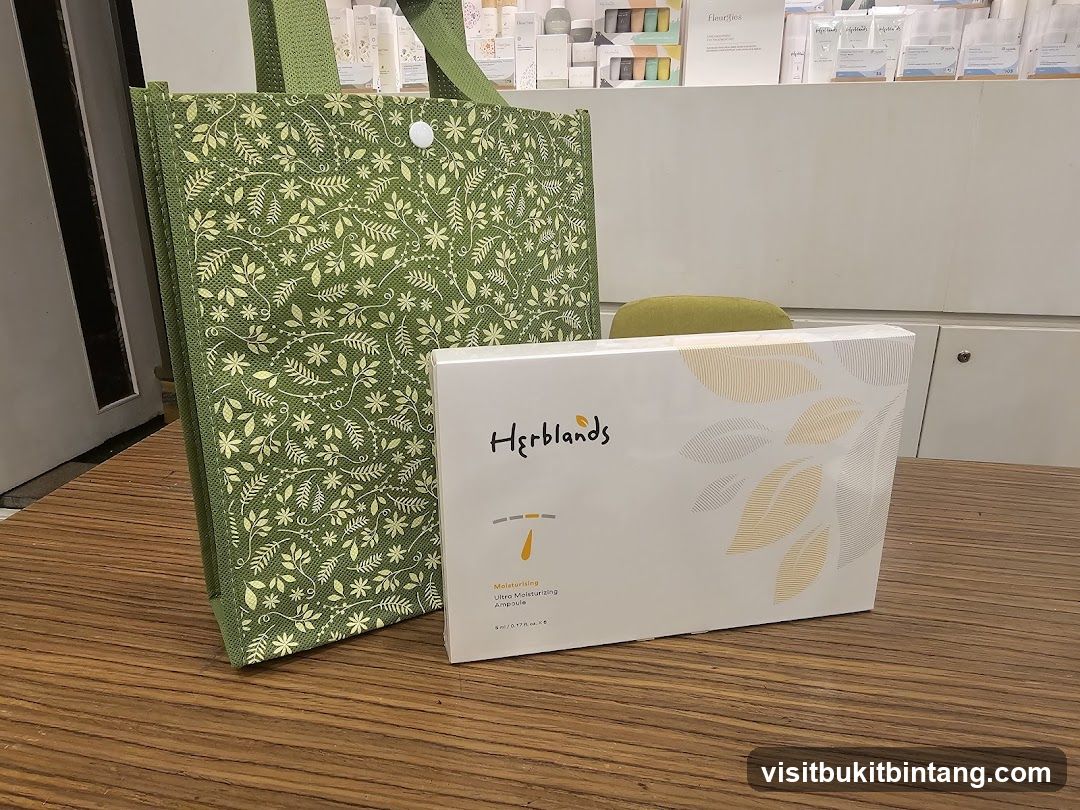 Herblands Moisturizing Ampoule Box and Bag