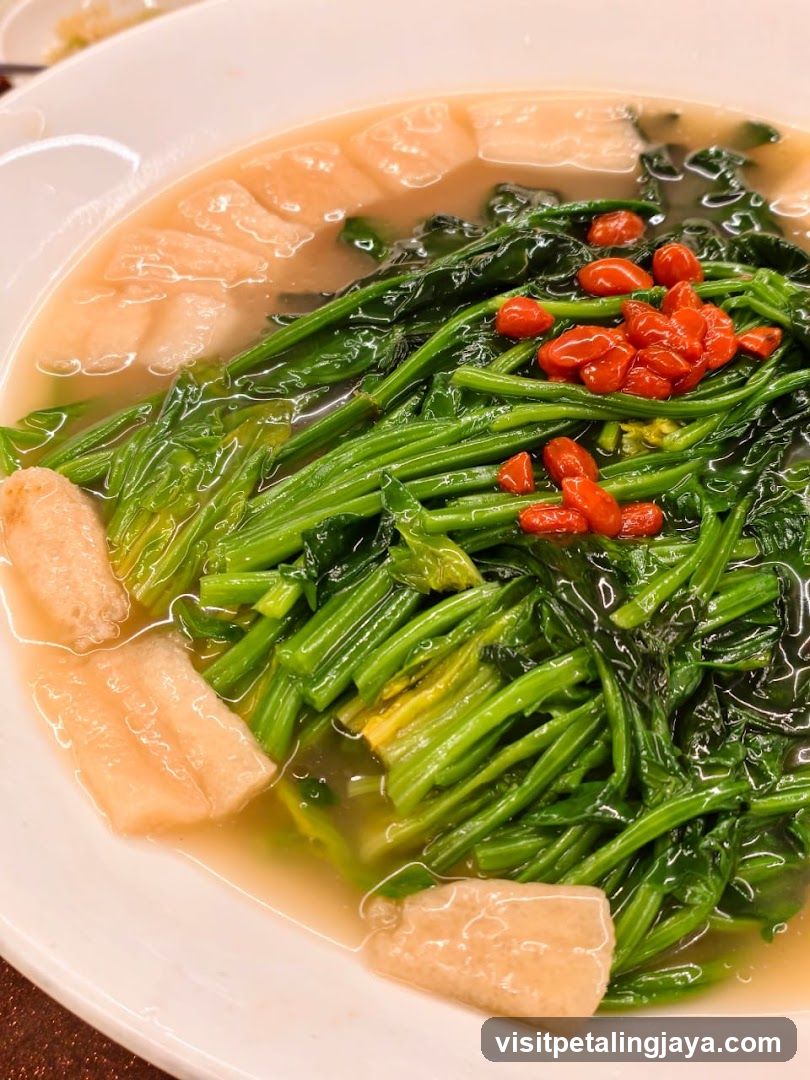Stir-fried Spinach with Tofu and Goji Berries